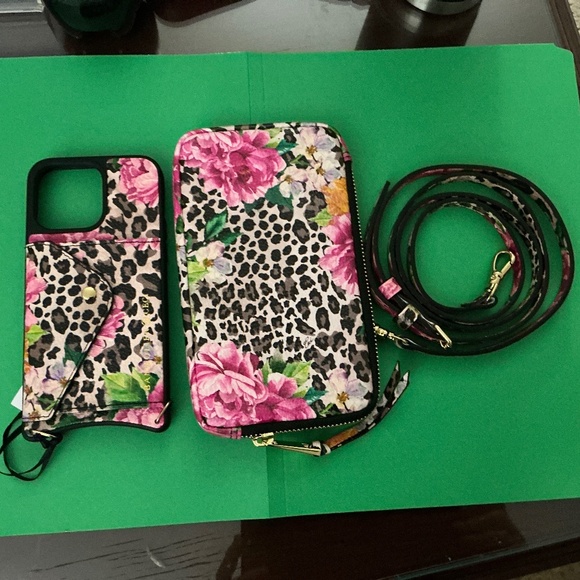 Bandolier Accessories - Bandolier IPhone 15 case with Expanded pouch